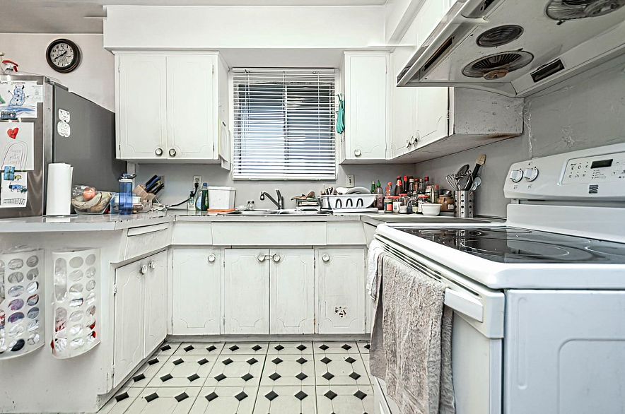 6021 Commercial Street