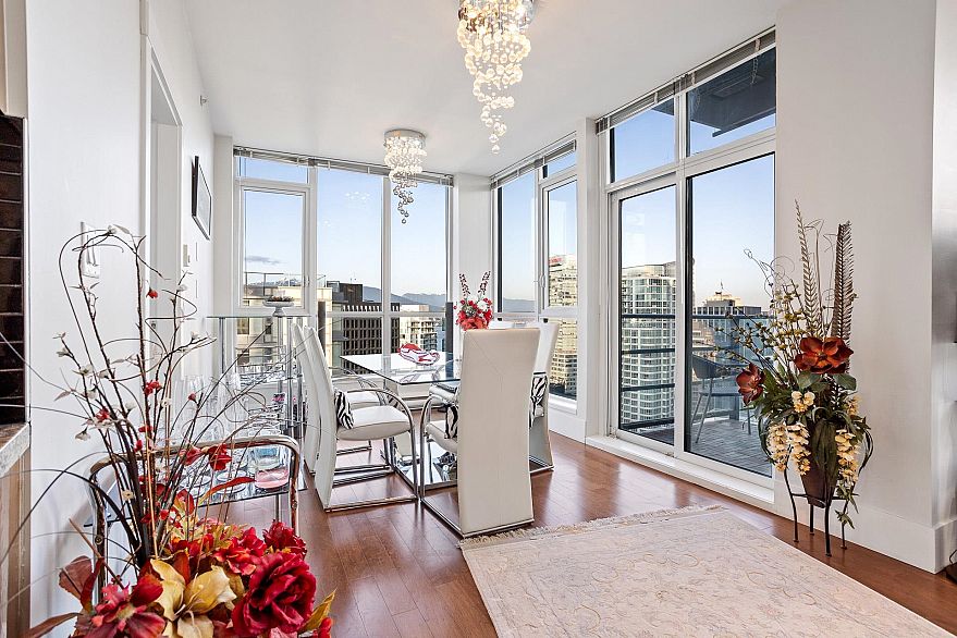 3303 1189 Melville Street