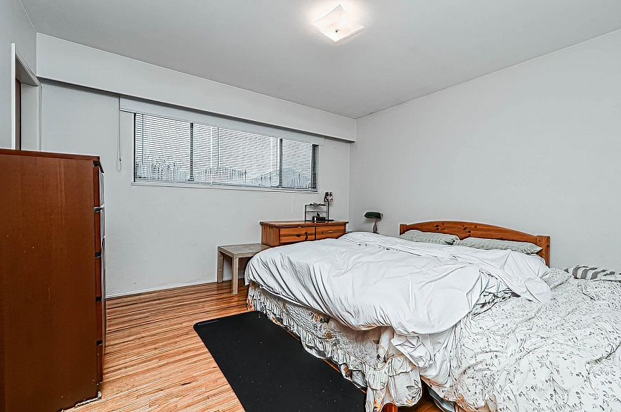 6021 Commercial Street