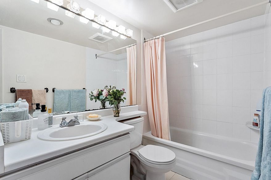 1202 1330 Harwood Street