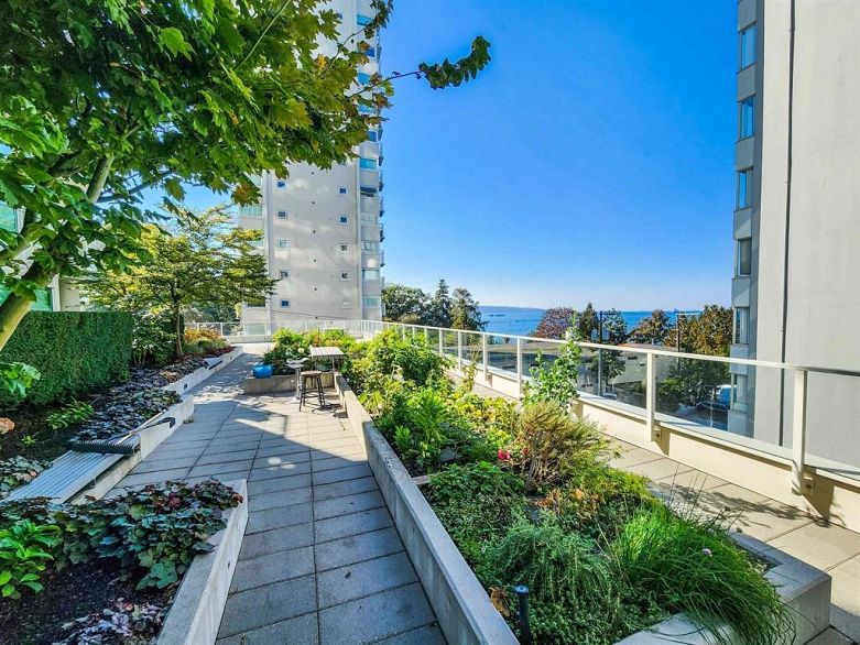 1006 1221 Bidwell Street