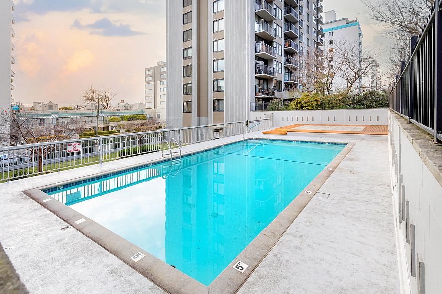 1202 1330 Harwood Street