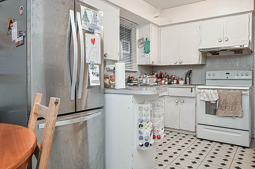 6021 Commercial Street