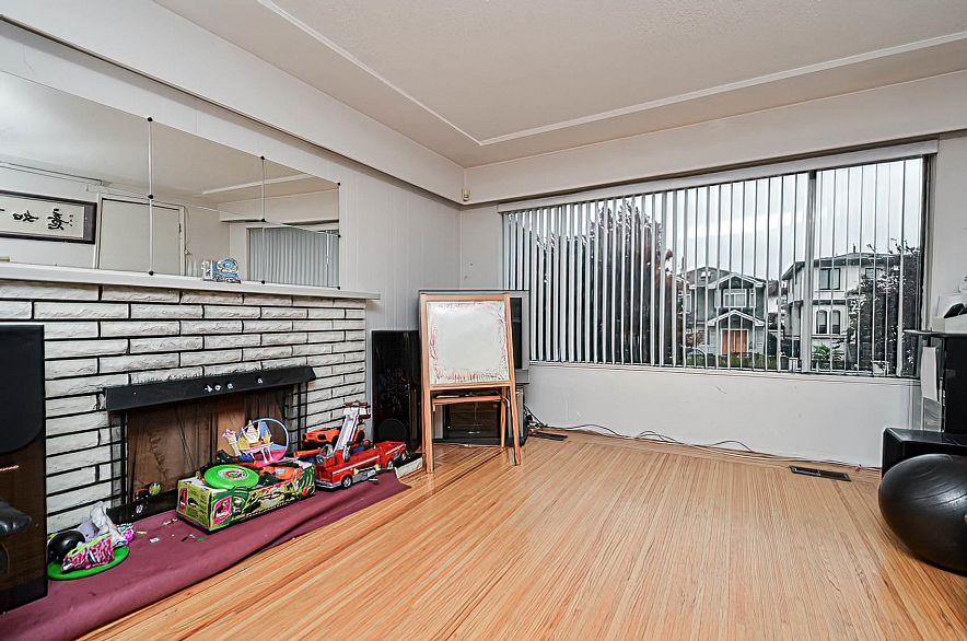 6021 Commercial Street