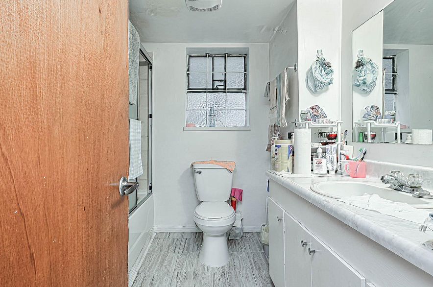 6021 Commercial Street