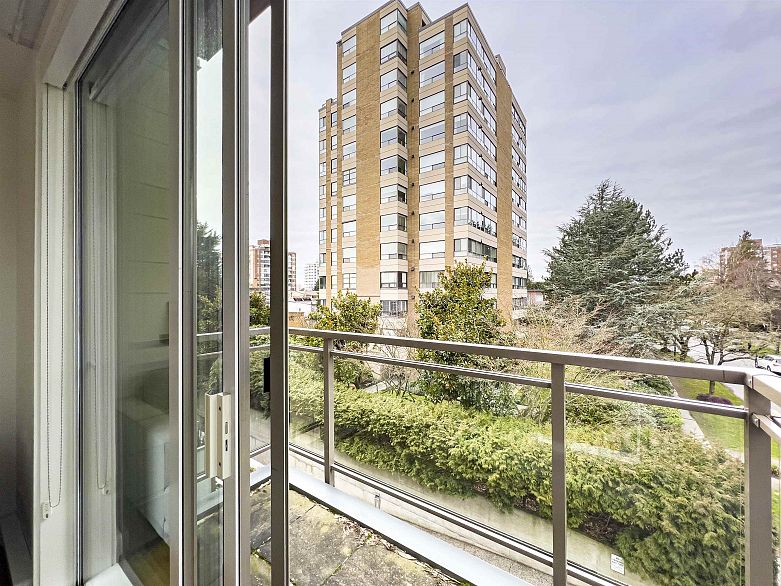 306 2128 W 40th Avenue