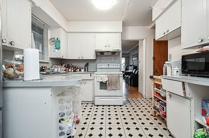 6021 Commercial Street