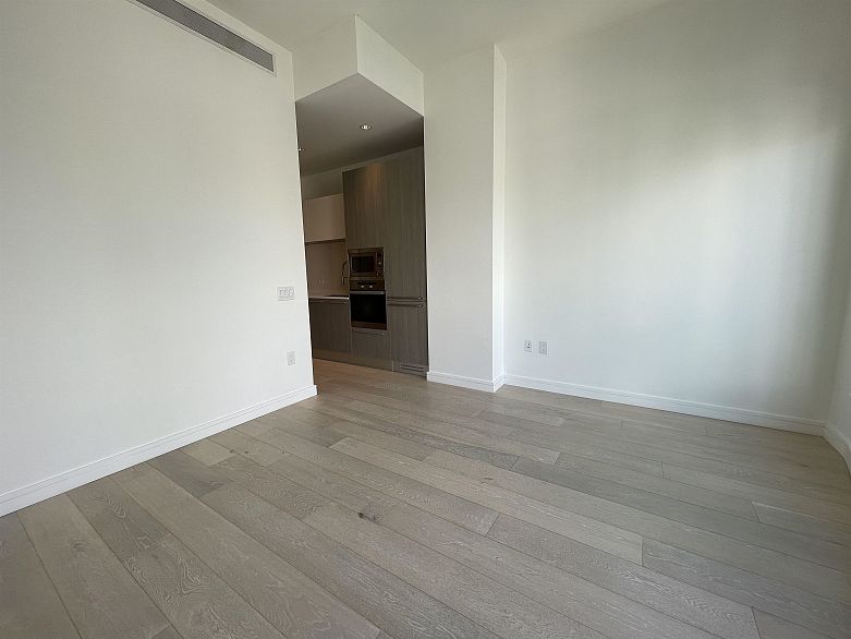 1006 1221 Bidwell Street