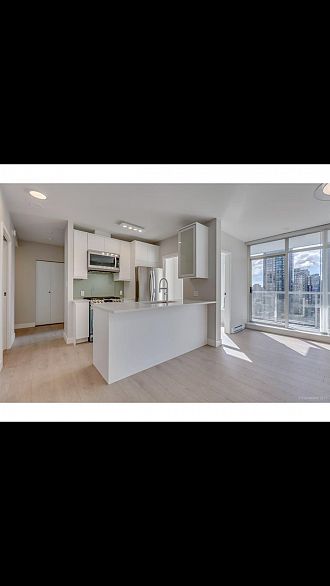 907 480 Robson Street