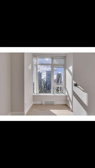 907 480 Robson Street