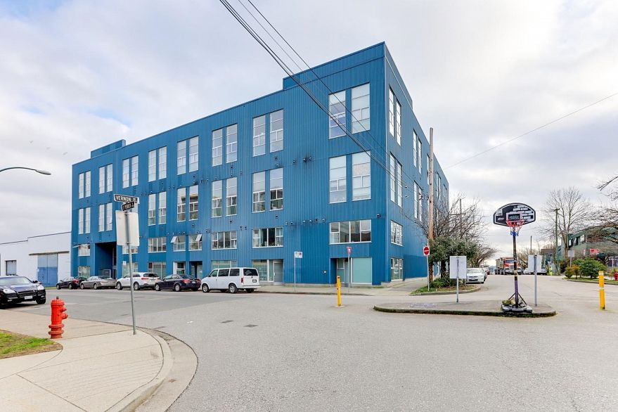 302 1220 E Pender Street