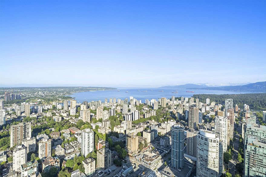 5704 1128 W Georgia Street