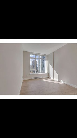 907 480 Robson Street