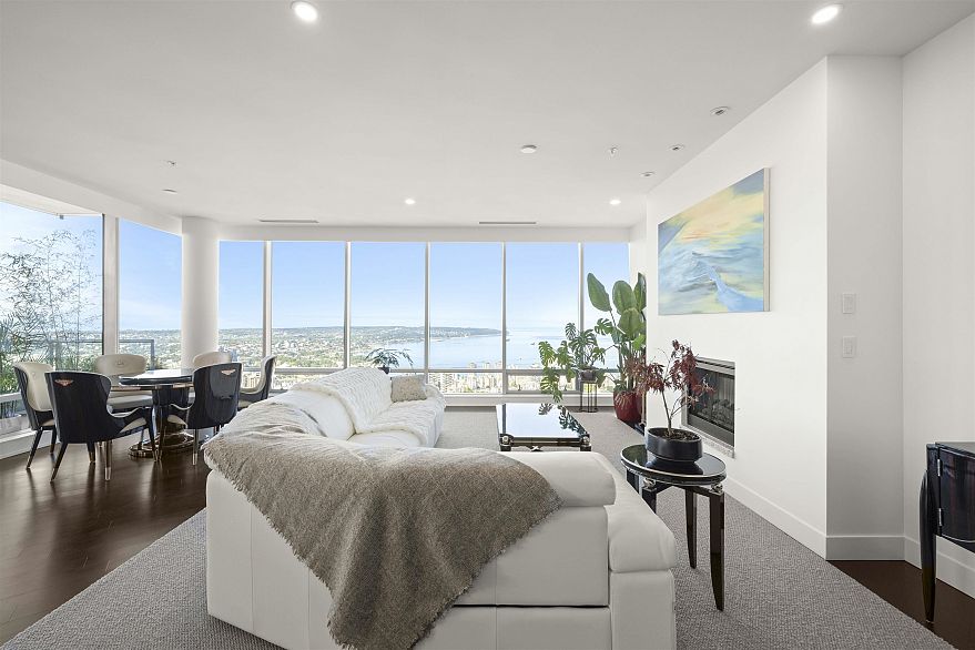 5704 1128 W Georgia Street