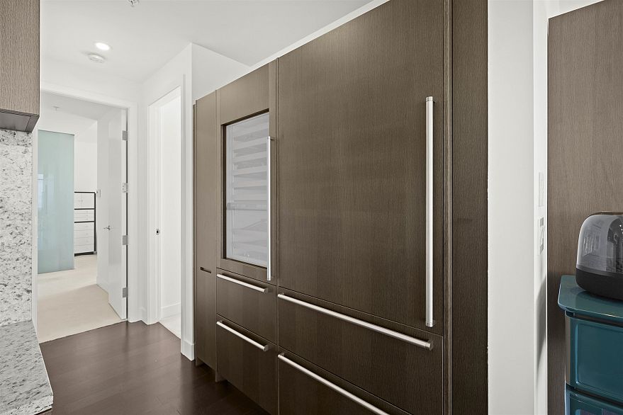 5704 1128 W Georgia Street