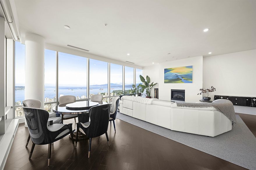 5704 1128 W Georgia Street