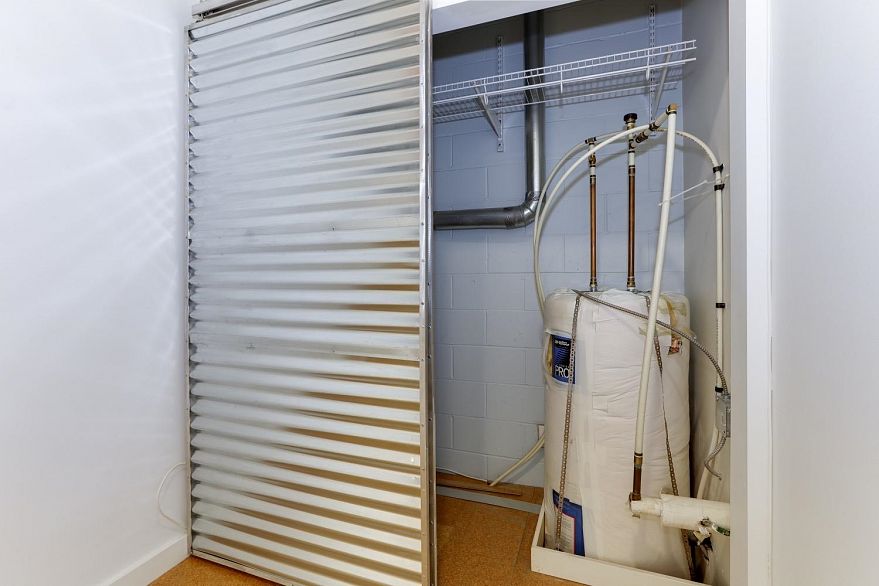 302 1220 E Pender Street