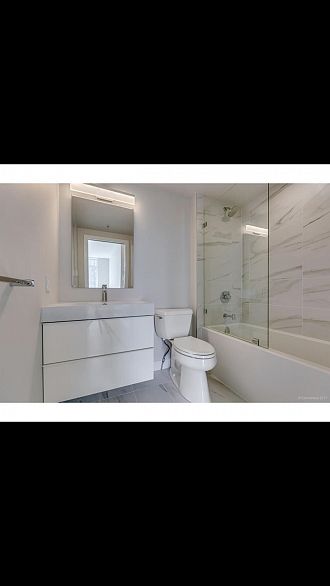 907 480 Robson Street