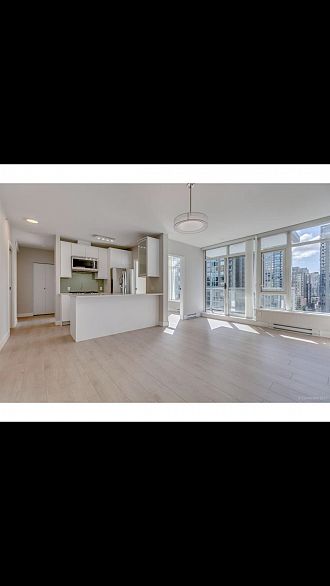 907 480 Robson Street