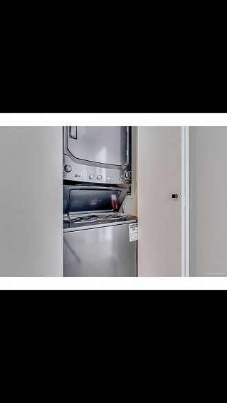 907 480 Robson Street