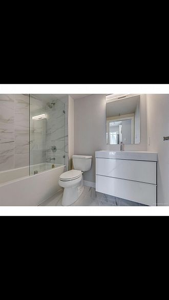 907 480 Robson Street