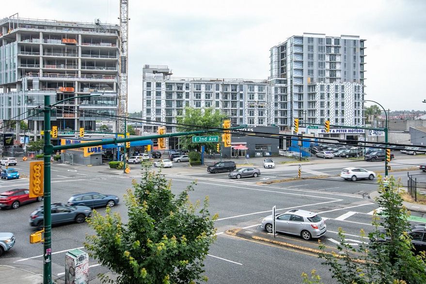 310 180 E 2nd Avenue