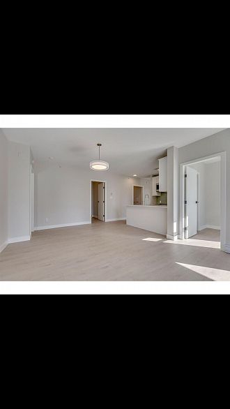 907 480 Robson Street