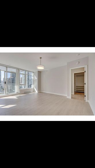 907 480 Robson Street