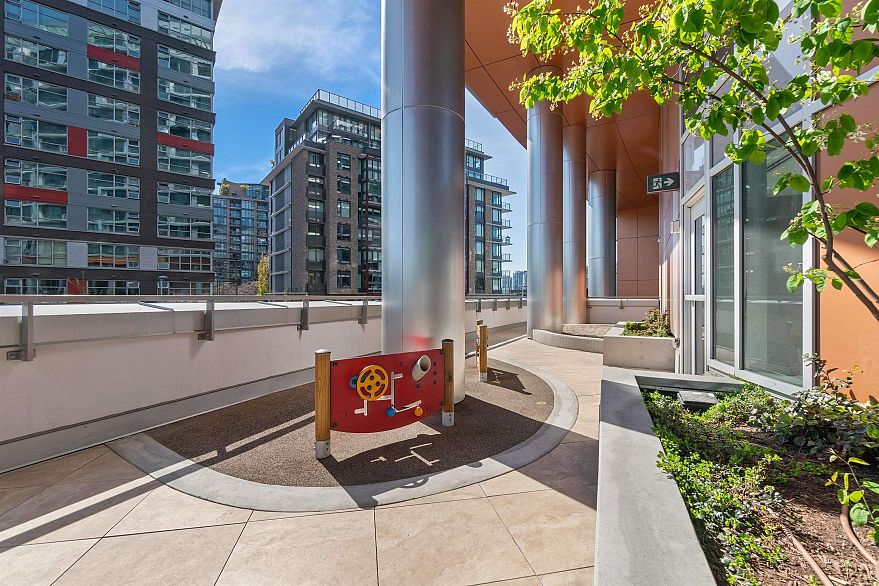 1707 1768 Cook Street