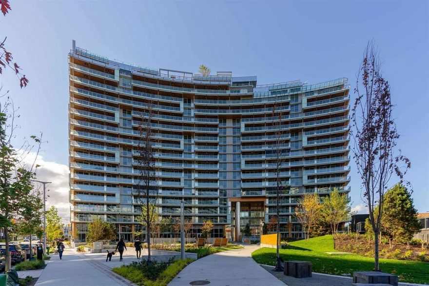 404 1768 COOK STREET, Vancouver BC V5Y 0N3