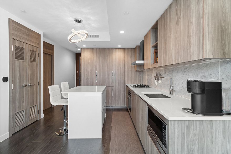 1707 1768 Cook Street