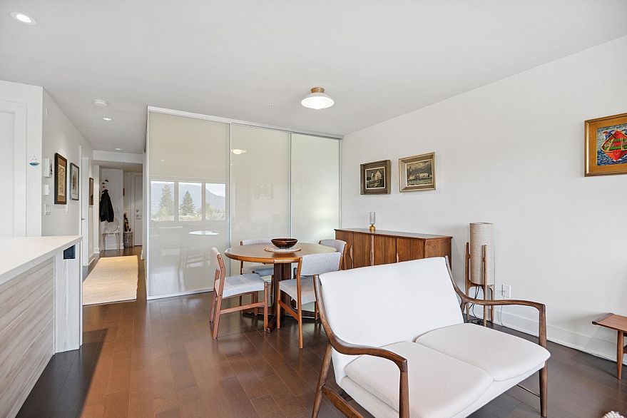 306 4463 W 10th Avenue