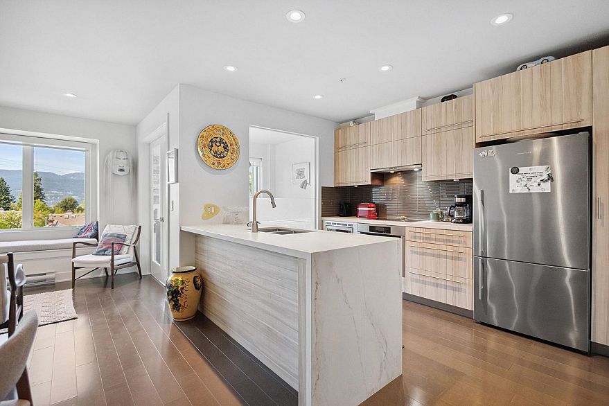 306 4463 W 10th Avenue