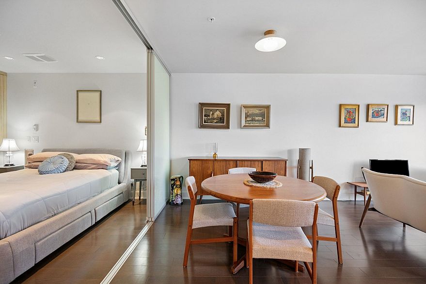 306 4463 W 10th Avenue