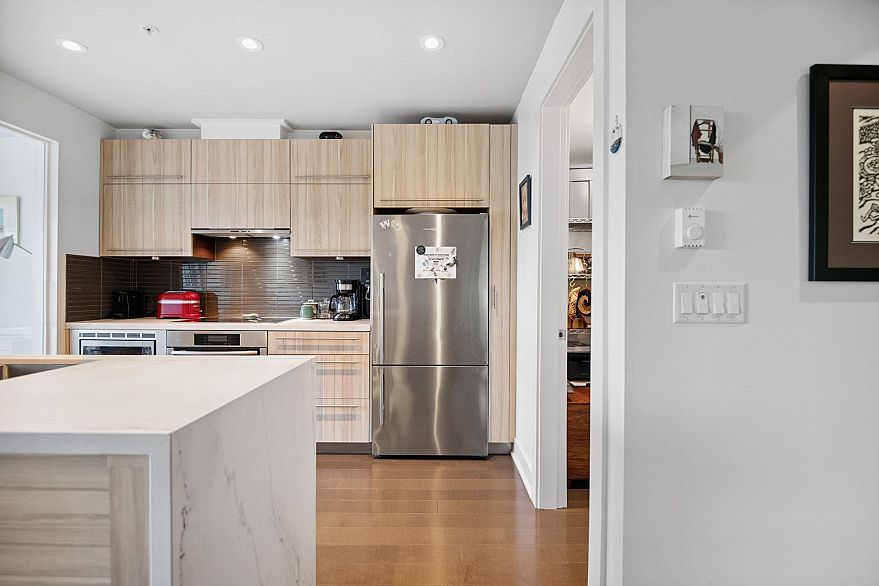 306 4463 W 10th Avenue