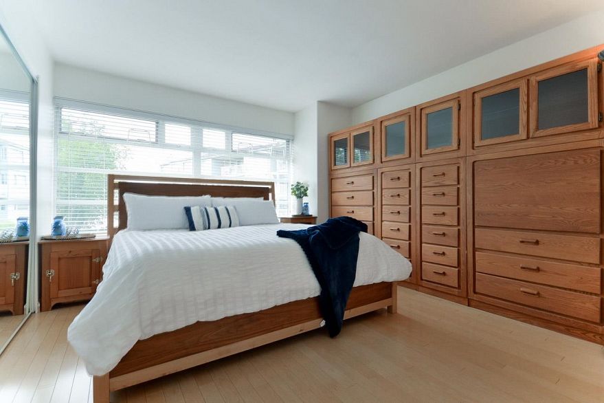 TH2 2040 E Kent South Avenue