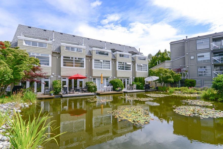 TH2 2040 E Kent South Avenue