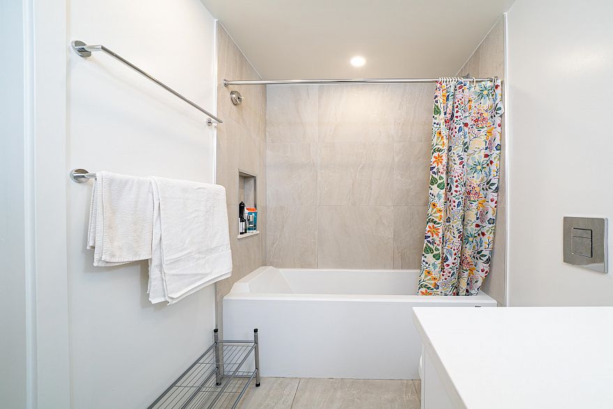 609 180 E 2nd Avenue