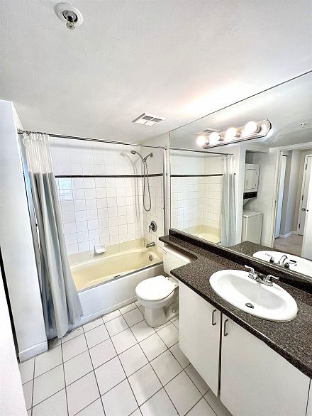 2501 438 Seymour Street