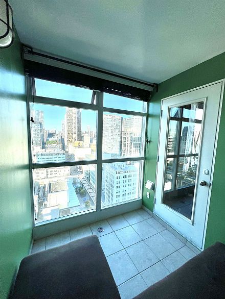 2501 438 Seymour Street