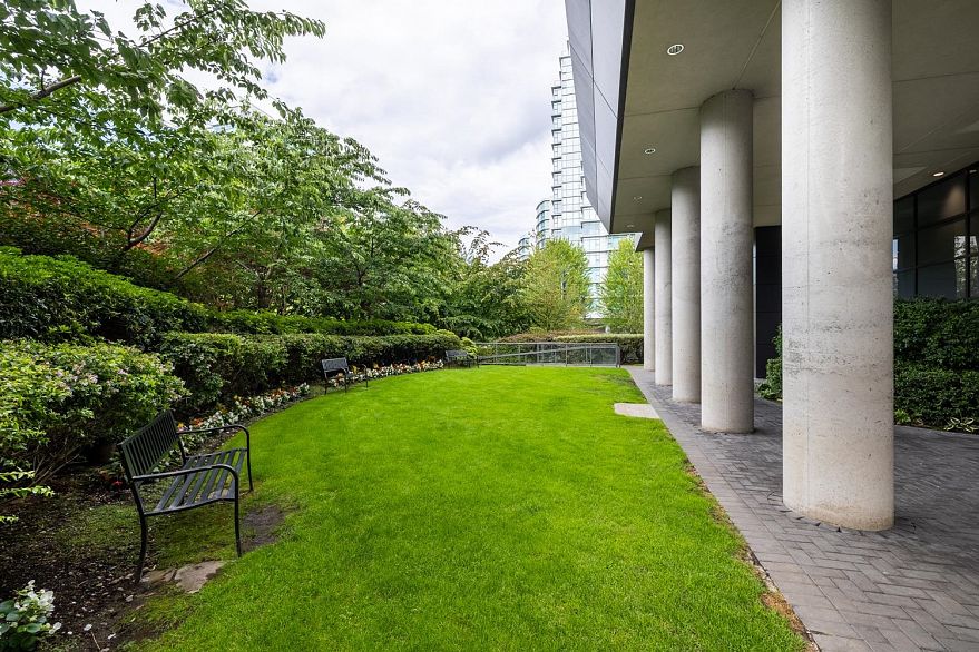 803 1723 Alberni Street