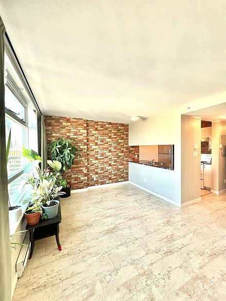 2501 438 Seymour Street