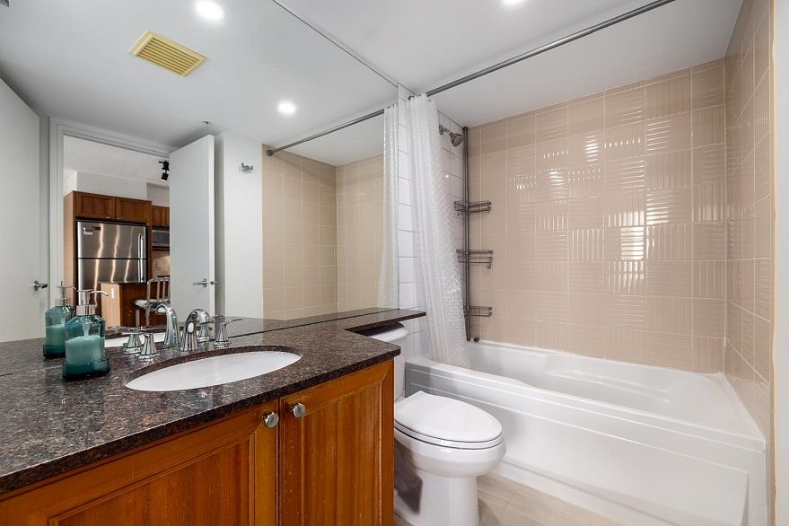 803 1723 Alberni Street