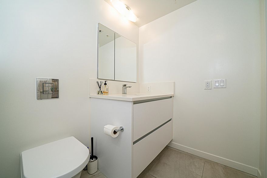 609 180 E 2nd Avenue