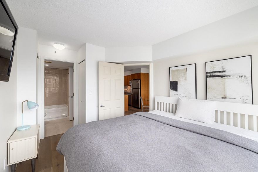 803 1723 Alberni Street