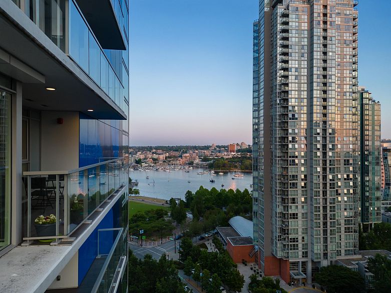 1701 499 Pacific Street