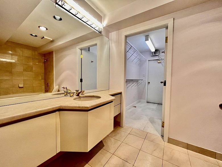 3A 1500 Alberni Street