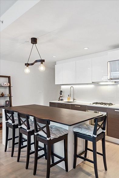 402 1477 W Pender Street