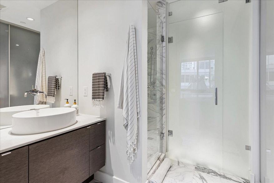 402 1477 W Pender Street