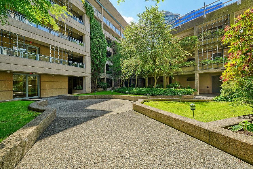 306 183 Keefer Place